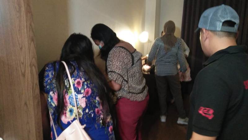 Boking Via Online, 2 Wanita Pekerja Seks Threesome Digrebek Polisi