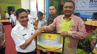 PT. RAPP Terima Penghargaan Salah Satu Perusahaan Terbaik Program CSR.