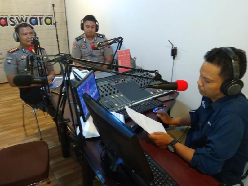 Bid Humas Polda Banten Sampaikan Peran Polri Dalam Cegah Kenakalan Remaja Saat Talk Show