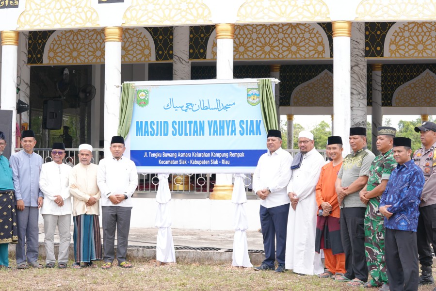 Sholat Jum'at Perdana, Masjid Sultan Yahya Pondok Pesantren Darul Hadist Siak Diresmikan