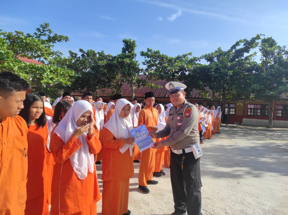 Satlantas Polres Rohil Gelar Police Goes To School