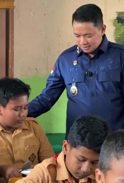 Wakil Bupati Launching Dapur SPPG Yayasan Harapan Bunda di SMPN 1 Pangkalan Kerinci
