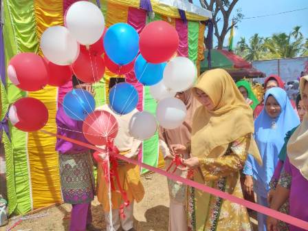 Buka Pameran dan Bazaar MTQ Kecamatan, Rasidah Alfedri Kagumi Kreatifitas Kuliner Warga Sungai Apit