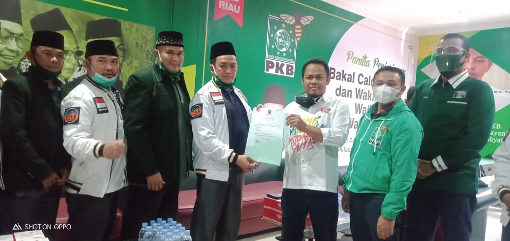 Rizal Zamzami & Yoghi Susilo Terima B1KWK Dari Partai PKB