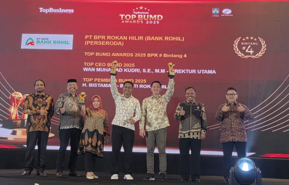 Luar Biasa ! BPR Capai Prestasi, Terima Plakat TOP BUMD Golden Awards Infobank Pertama di Riau
