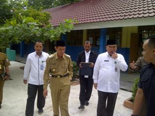 Wakil Bupati tinjau pelaksanaan Ujian Nasional ( UN ) Tingkat SMP.