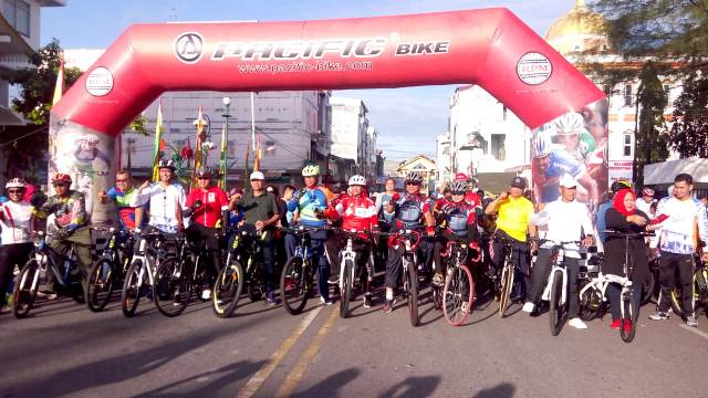 Peringati Hari KORPRI ke 47, Hari HKN ke 58, Dan HGN, Pemkab Rohil Gelar Car Free day Fun Bike