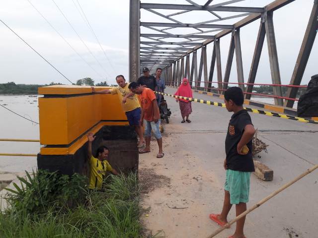 Akibat Tergerus Abrasi, Kondisi Jembatan Jumrah Perlu Diwaspadai