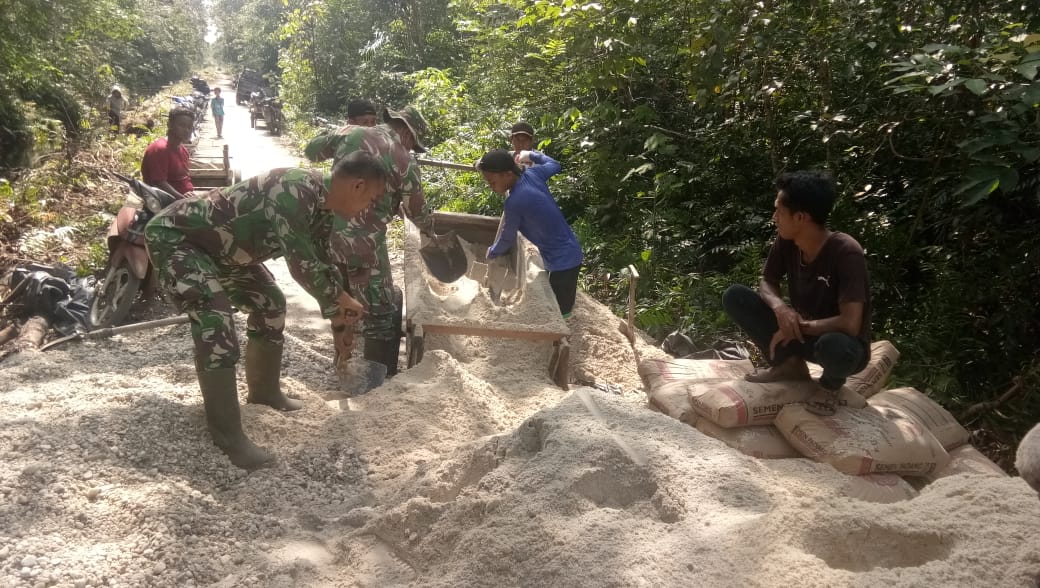 Kehadiran TMMD Bangun Jalan Parit Medan Api api Telah Menjawab Keluhan Kami