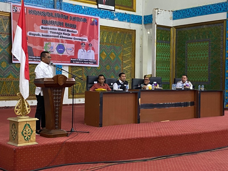 Bupati Zukri dan Wamen Tenaga Kerja Lakukan Rapat Konsolidasi Bersama Buruh