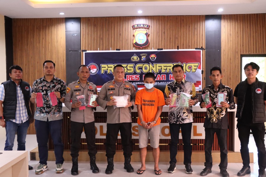 Disaksikan Dua Tersangka, Polres Rohil Blender Sabu Sabu  1.049,78 Gram