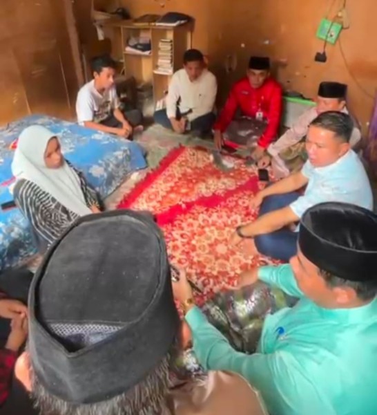 Wabup HT Santuni Anak Yatim Piatu di Pangkalan Kerinci