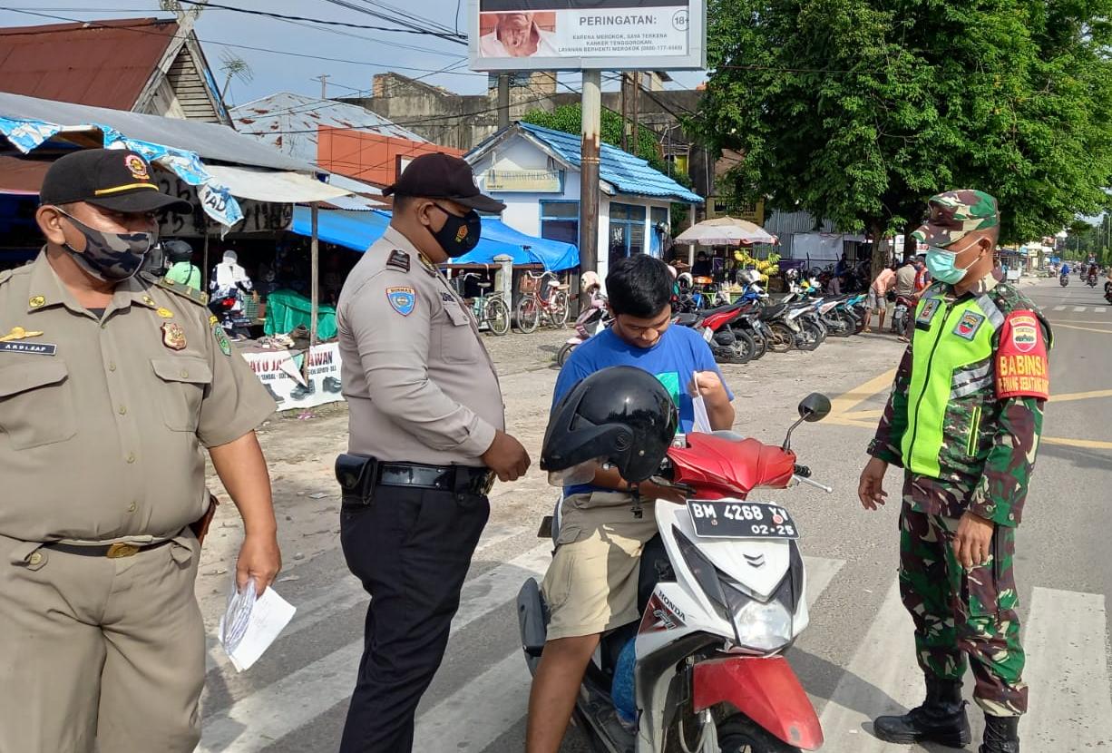 Sisir 4 Lokasi, Sertu TH Hutagalung Jaring 3 Warga Tidak Gunakan Masker