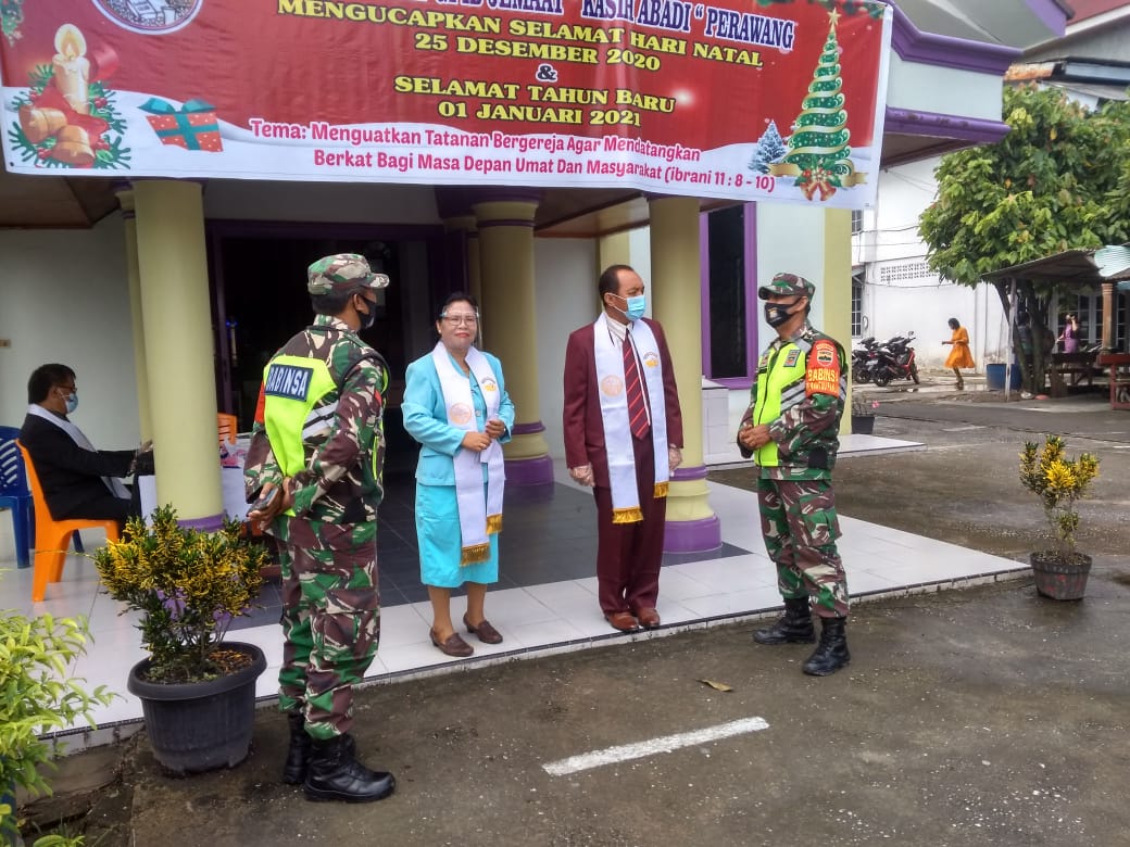 Pastikan Pelaksanaan Nataru Aman, Serda Purnomo Patroli 3 Gereja di Kecamatan Tualang