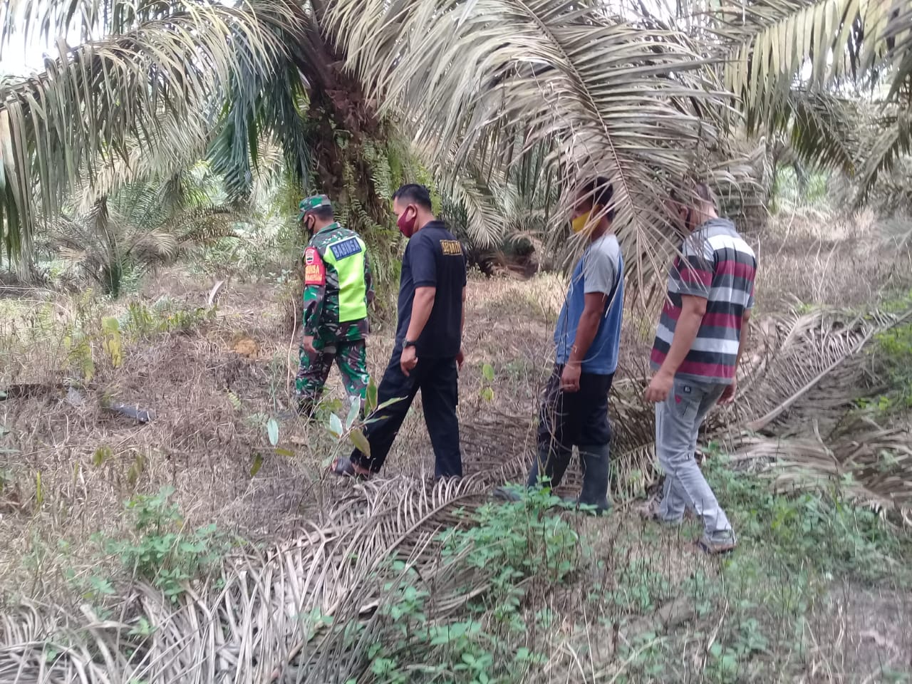 Sertu Afrisal Ingatkan Masyarakat Pangkalan Pisang Untuk Tidak Bakar Lahan