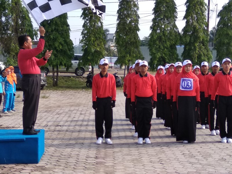 Buka Gerak Jalan Beregu, Kadisdik Berharap, Guru Bisa Menciptakan Generasi Emas