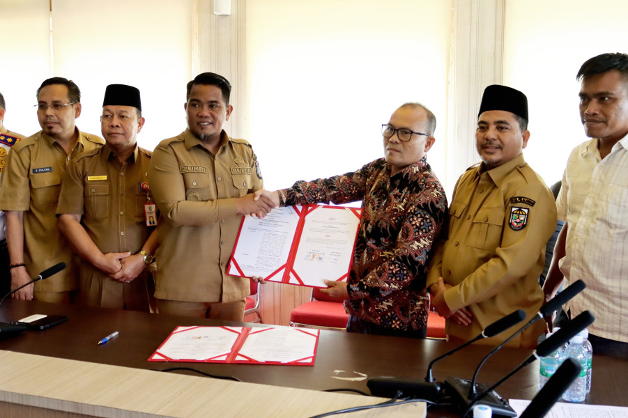 Gesa Pembangunan Di Daerah, Bupati Pelalawan Tandatangani MoaU dengan PT. MAL