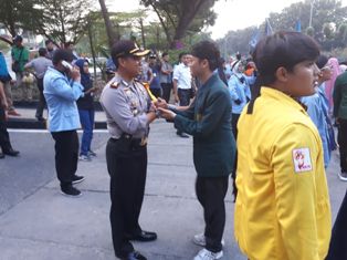 Aksi Humanis Polresta Pekanbaru Saat Amankan Unjuk Rasa Damai