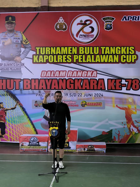 Buka Turnamen Bulu Tangkis Kapolres Pelalawan Cup, Bupati Zukri Berharap Dapat Melahirkan Atlit Berbakat