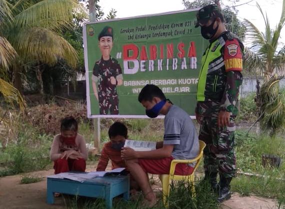 Terlihat Sederhana, Serda Laila Syahdanur Berharap Siswa Empang Pandan Bisa Berprestasi