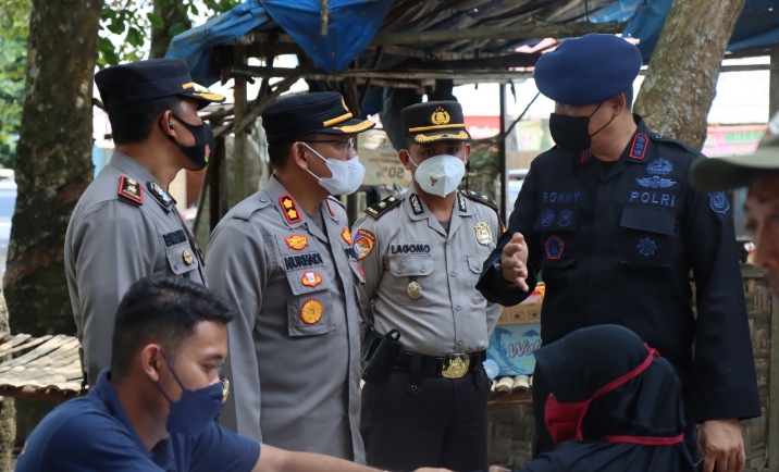 Dansat Brimob Polda Riau Tinjau Jajaran Polsek di Polres Rohil