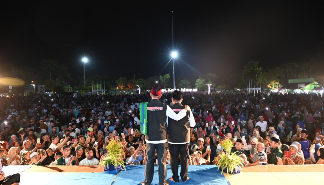 Puluhan Ribu Warga Dumai Ikut Bersama UAS Dukung Abdul Wahid-SF. Hariyanto