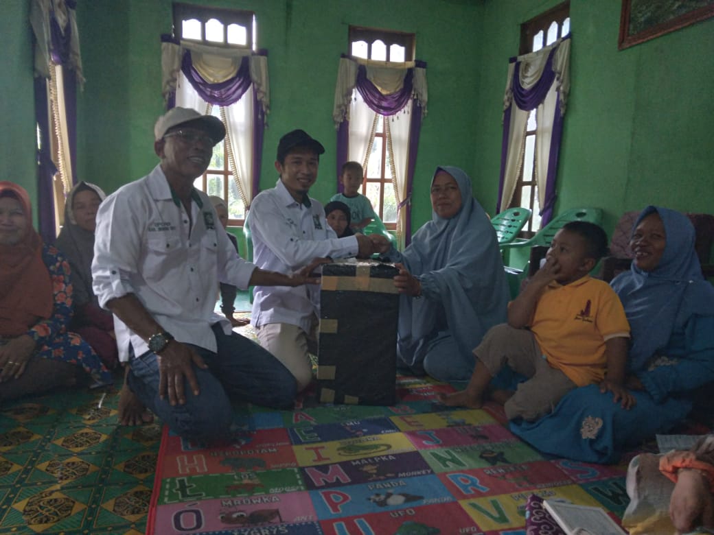 Dengarkan Keluhan Emak-Emak Yasinan, Partai PKB Inhu Berikan Bantuan Pengeras Suara