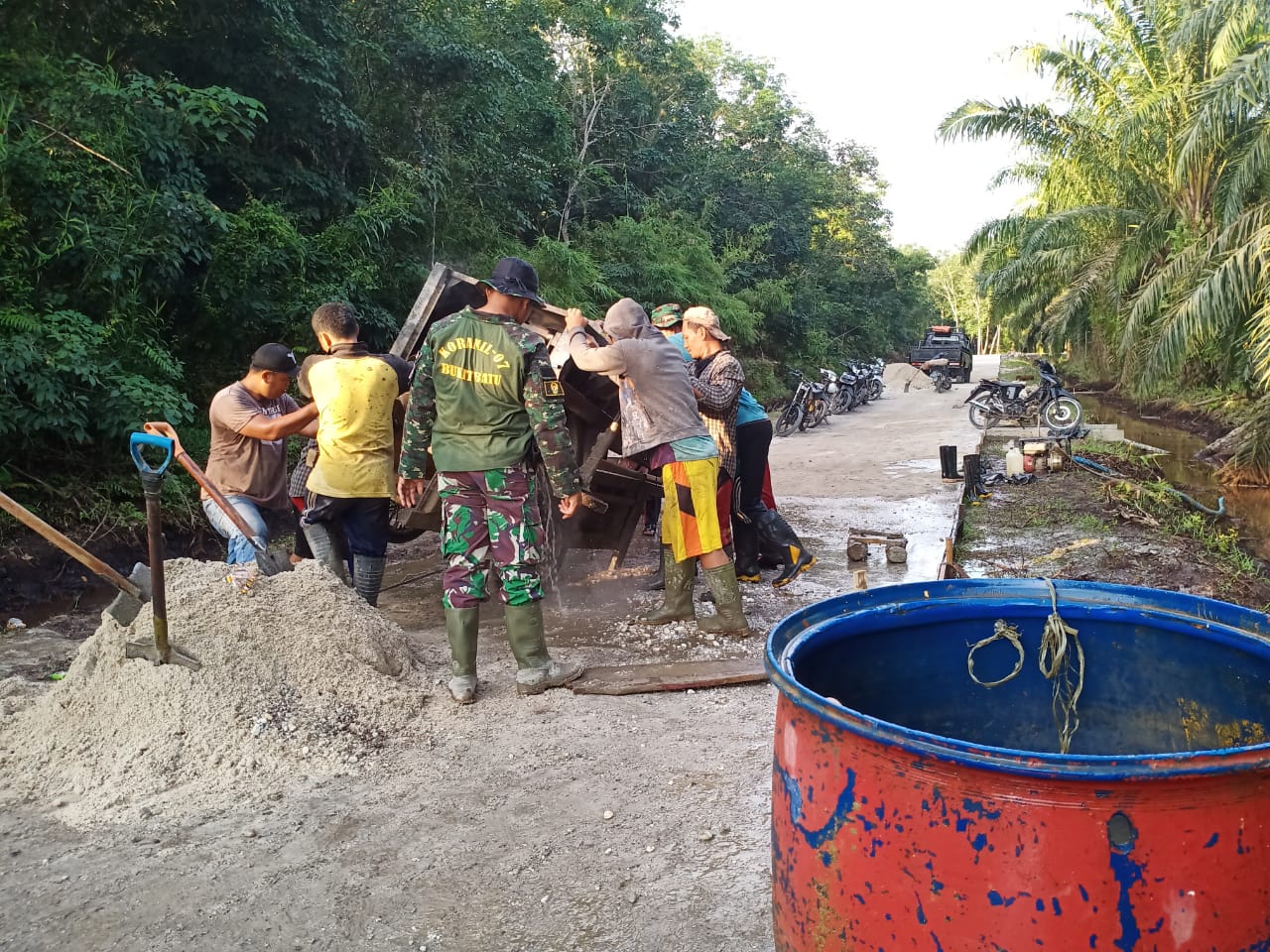 Bangun Jalan Gang Ekonomi, Bantu Pemda Dalam Melaksanakan Percepatan Pembangunan