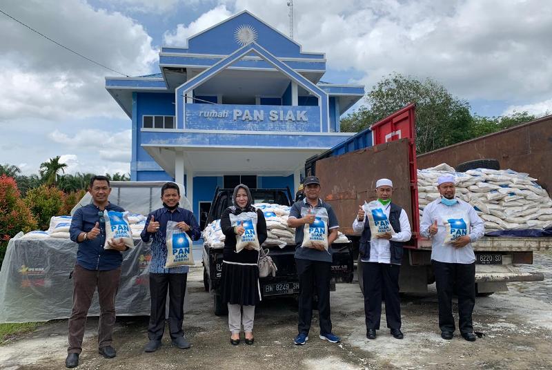 Berbagi di Tengah Pandemi Covid 19, PAN Sebar 28 Ton Beras ke Seluruh Kecamatan se Siak