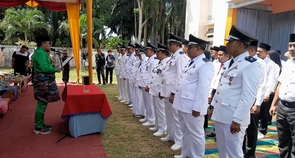 Kukuhkan Kades Bandar Petalangan, Ini Yang Disampaikan Bupati Pelalawan