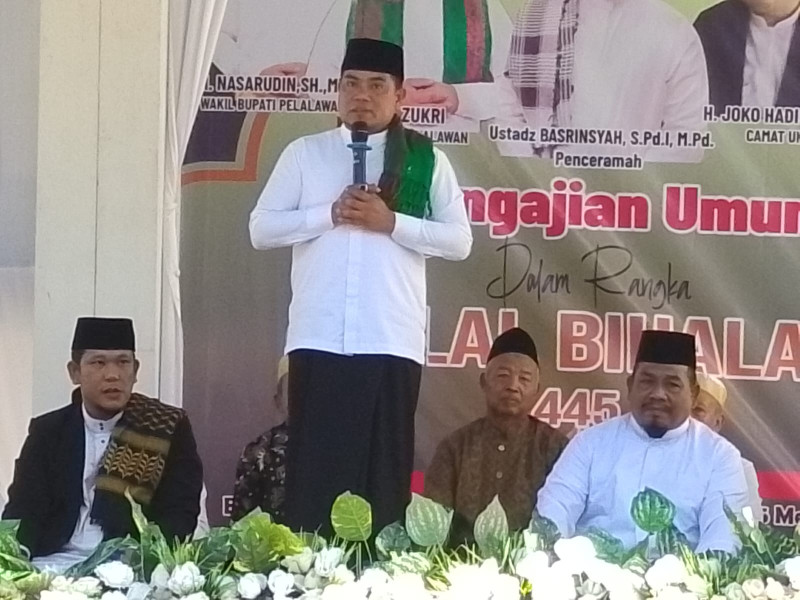 Hadiri Pengajian Umum Dalam Rangka Halal Bihalal di Desa Trimulya Jaya, Ini Pesan Bupati Zukri