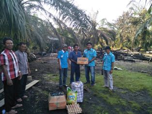 PK KNPI Sabak Auh, Salurkan Bantuan Logistik Ke Korban Kebakaran