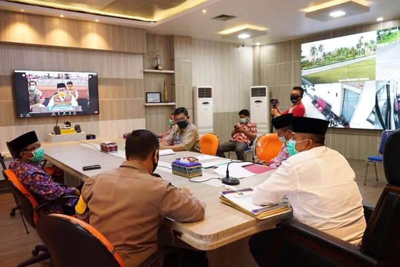 Rapat bersama Gubernur Riau Bahas PSBB, Alfedri Terapkan Pola Penjagaan