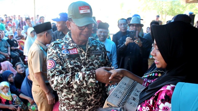 Pemkab Rohil Salurkan Bantuan Korban Banjir di Desa Melayu Besar Dan Labuhan Papan