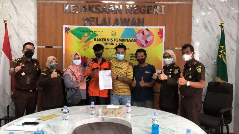 Kejaksaan Negeri Pelalawan Laksanakan Restoratif Justice (RJ) Terhadap Tersangka MG