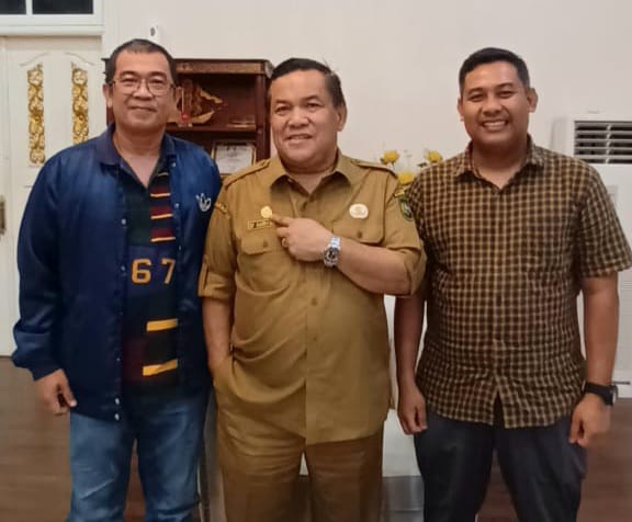 Terima Penghargaan Pin Emas PWI Riau, Pj Gubri SF Hariyanto : Saya Merasa Terhormat Menerima Penghargaan Ini