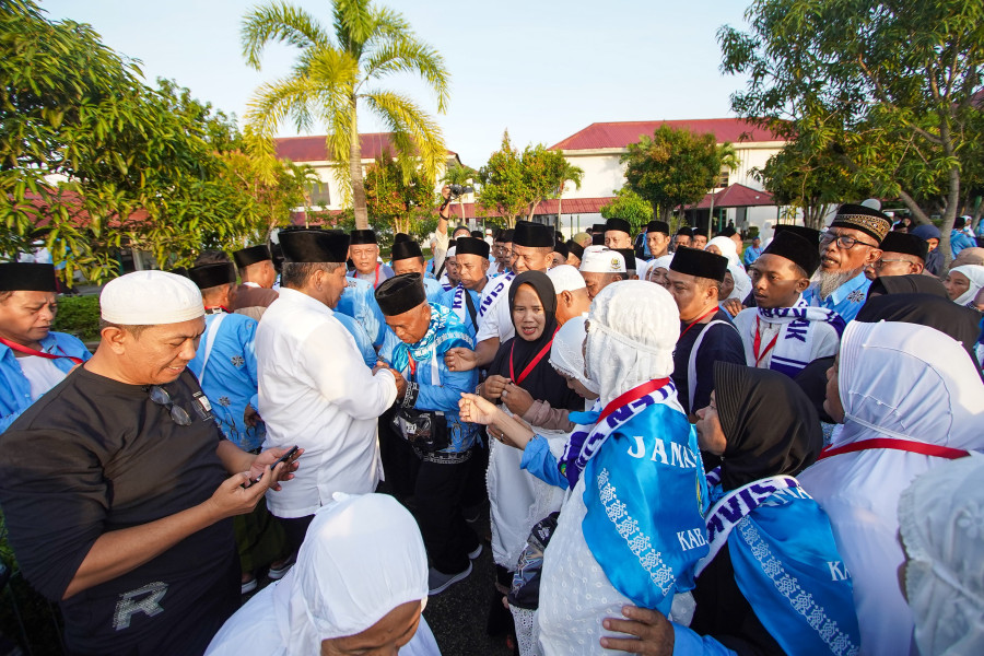 Alfedri Doakan Calon Jamaah Haji Siak Tetap Sehat dan Selamat Pulang Pergi
