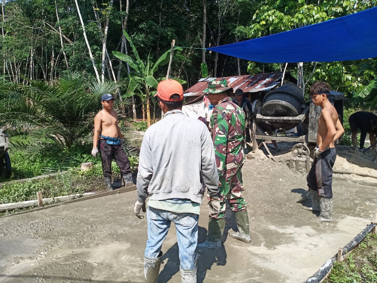 Membangun Jalan Gang Ibrahim, TMMD Bantu Pemerintah Dalam Pembangunan