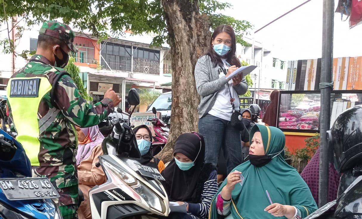 Pastikan Masyarakat Ikuti Prokes, Kopda L Sigalingging Lakukan Penyisiran di 2 Lokasi