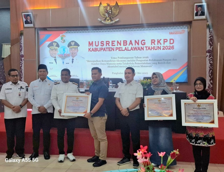 Selalu Komitmen Jalankan Program CSR, PT Musim Mas Kembali Terima Penghargaan dari Pemkab Pelalawan