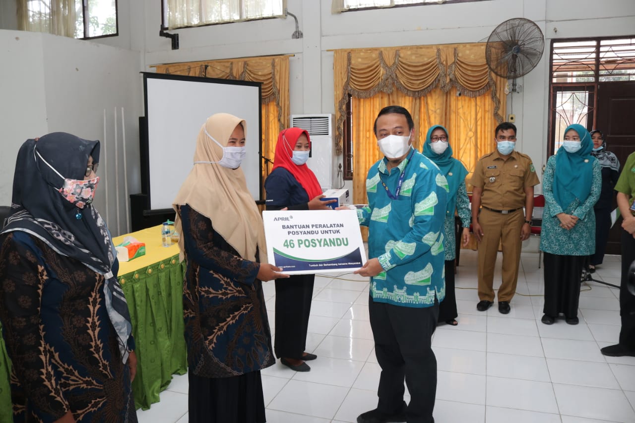 PKK Siak Dan PT RAPP Berikan Bantuan PMT Dan Peralatan Posyandu Untuk Lima Kecamatan