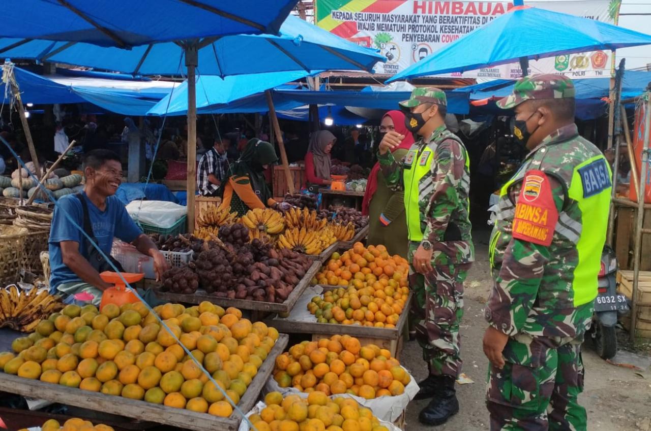 Ingatkan Prokes, Serma Edy Suprianto Sisir Tiga Lokasi
