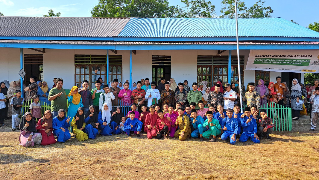 Resmikan SMP IT Darussalam Teluk Meranti, Bupati Zukri Ajak Masyarakat Untuk Terus Berzakat