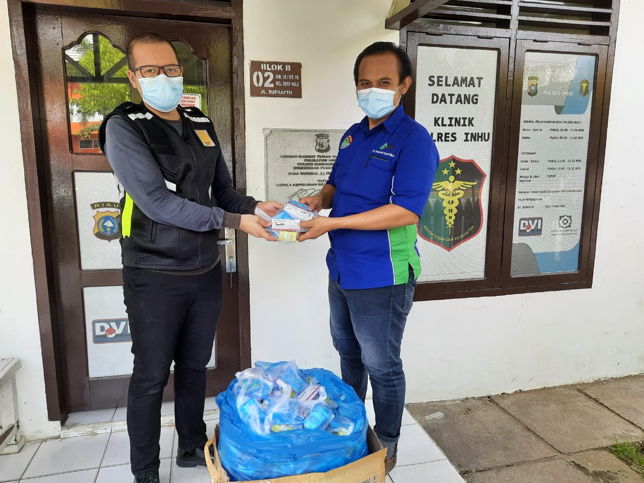 Melalui Klinik Polres Inhu, PT SSR dan SIR Donasikan Obat-Obatan Bagi Pasien Covid-19