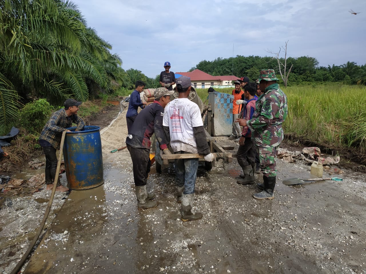 Pembangunan Jalan Rumah Sawit Inap,  Rusli: Pembangunan Jalan Dapat Mempengaruhi Ekonomi Masyarakat