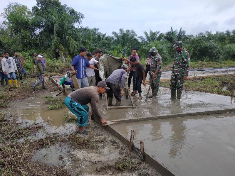 Jalan Rumah Sawit Inap Dibangun, Danramil Sebut Masyarakat Tidak Perlu Berjalan Kaki Lagi