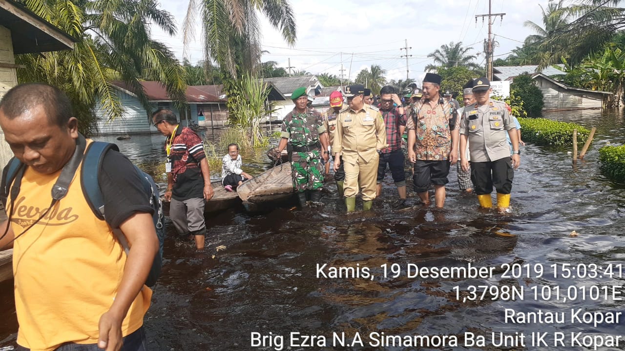 Wagubri Sambangi Korban Banjir di Rantau Kopar