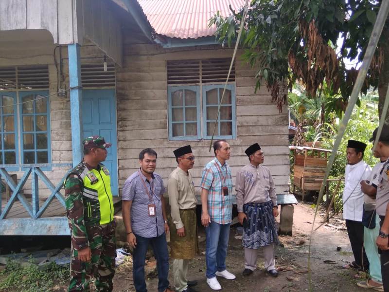 Empat Orang Masyarakat Tualang Terima Bantuan Bedah Rumah Dari BRI