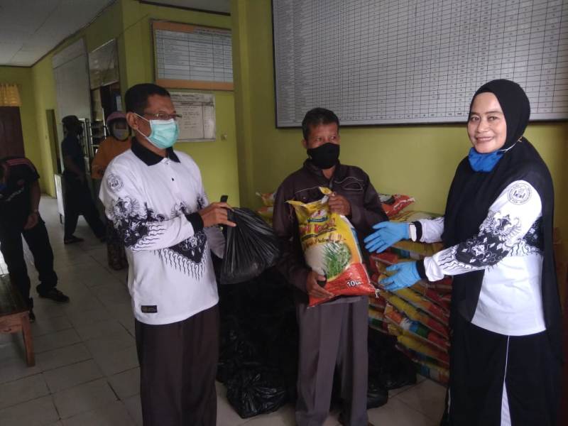 Ketua PGRI Tualang Berharap Dapat meringankan Beban Keluarga PGRI Tualang Terdampak Covid-19