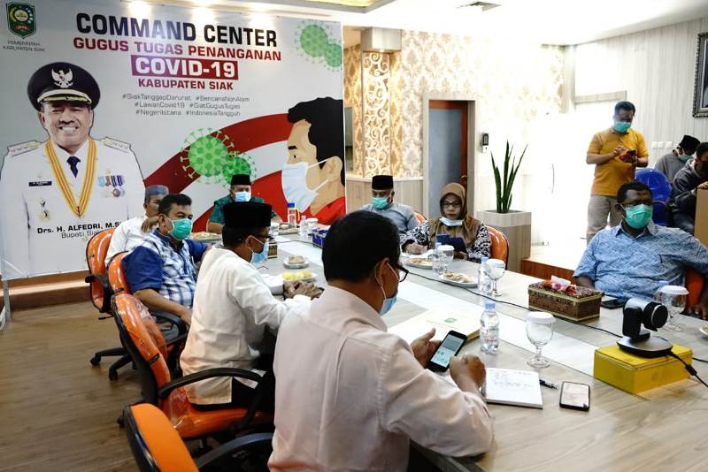 Siapkan Skema BLT Darurat Covid-19, Bupati Alfedri Gelar Video Conference Bersama Camat
